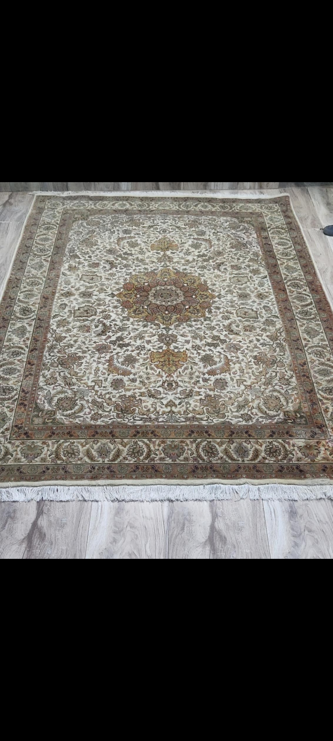 Handloom Tufted Wool Carpet